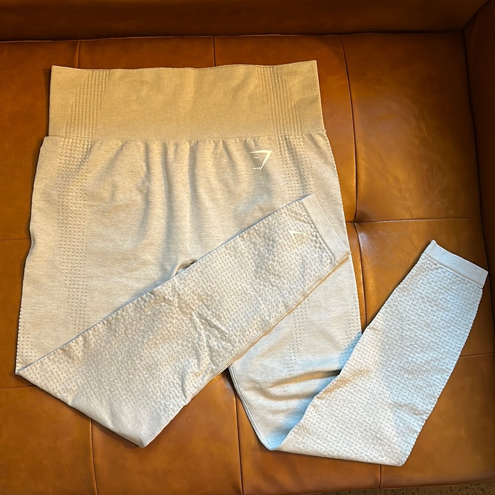 Gymshark 🦈 size medium light gray vital seamless leggings